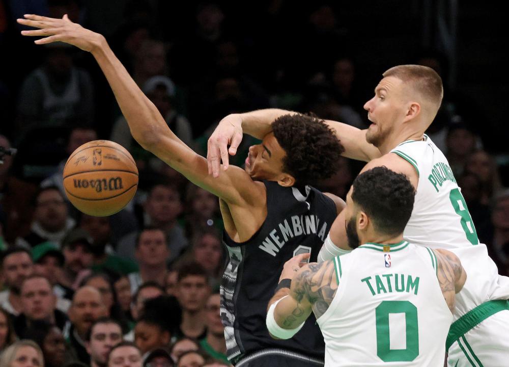 老鹰官方：球队签下前锋休斯坦 球员上赛季三分命中率40%